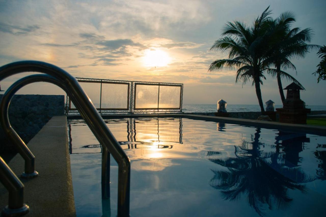 Sea Memories White Sand Beach Hotel Хуа Хин Екстериор снимка